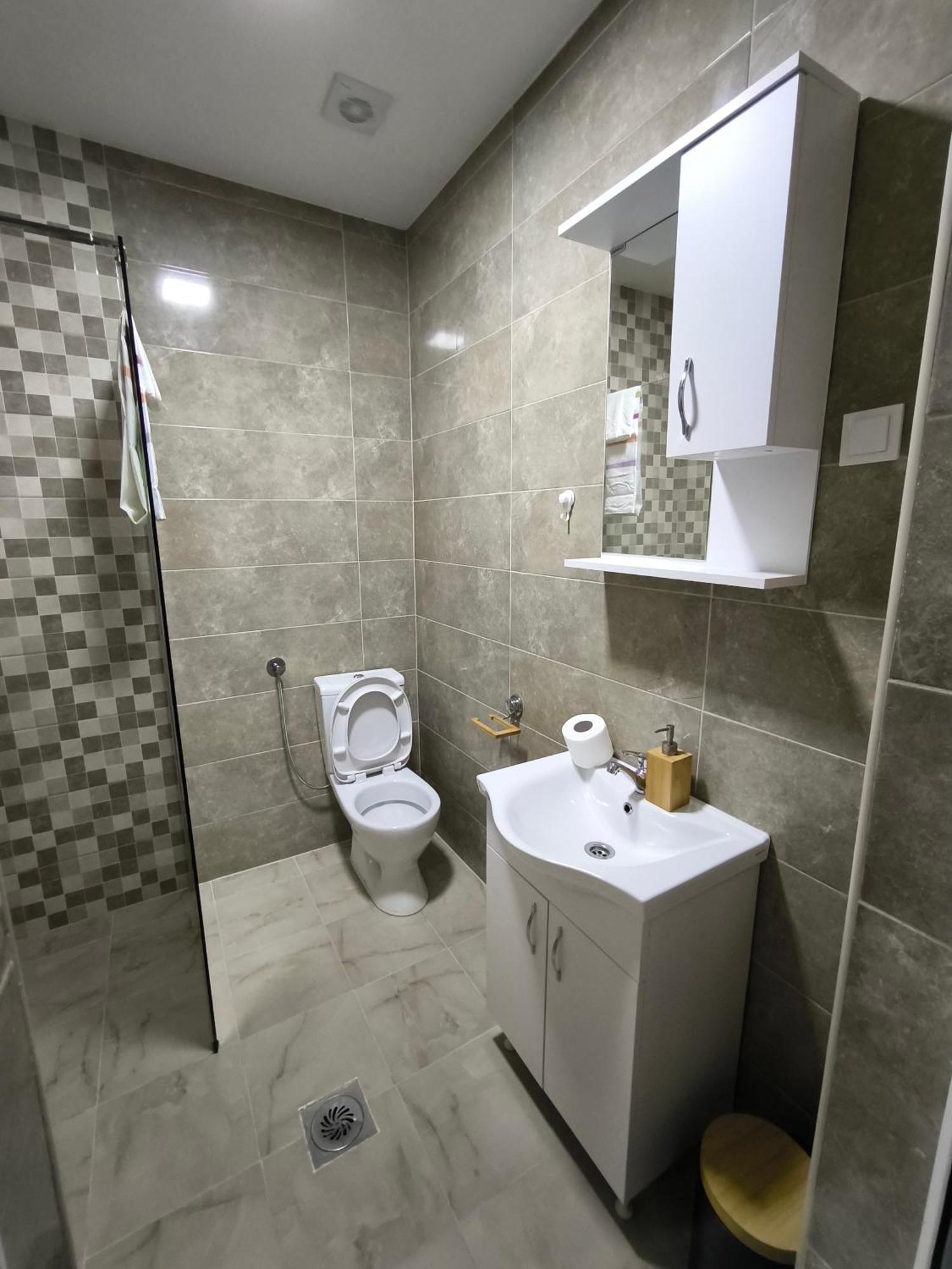 Hidden Villa Apartments Kotor Bagian luar foto